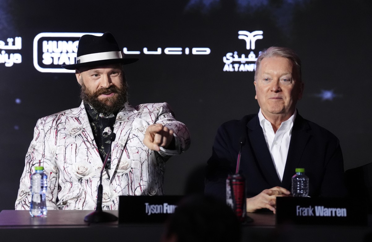 Tyson Fury and Oleksandr Usyk could decide replacement judge with COIN TOSS with camps split on who should be ringside