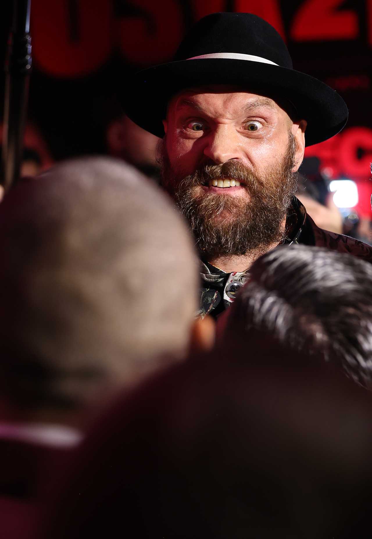 Tyson Fury refuses to shave beard, sparking controversy ahead of Usyk fight