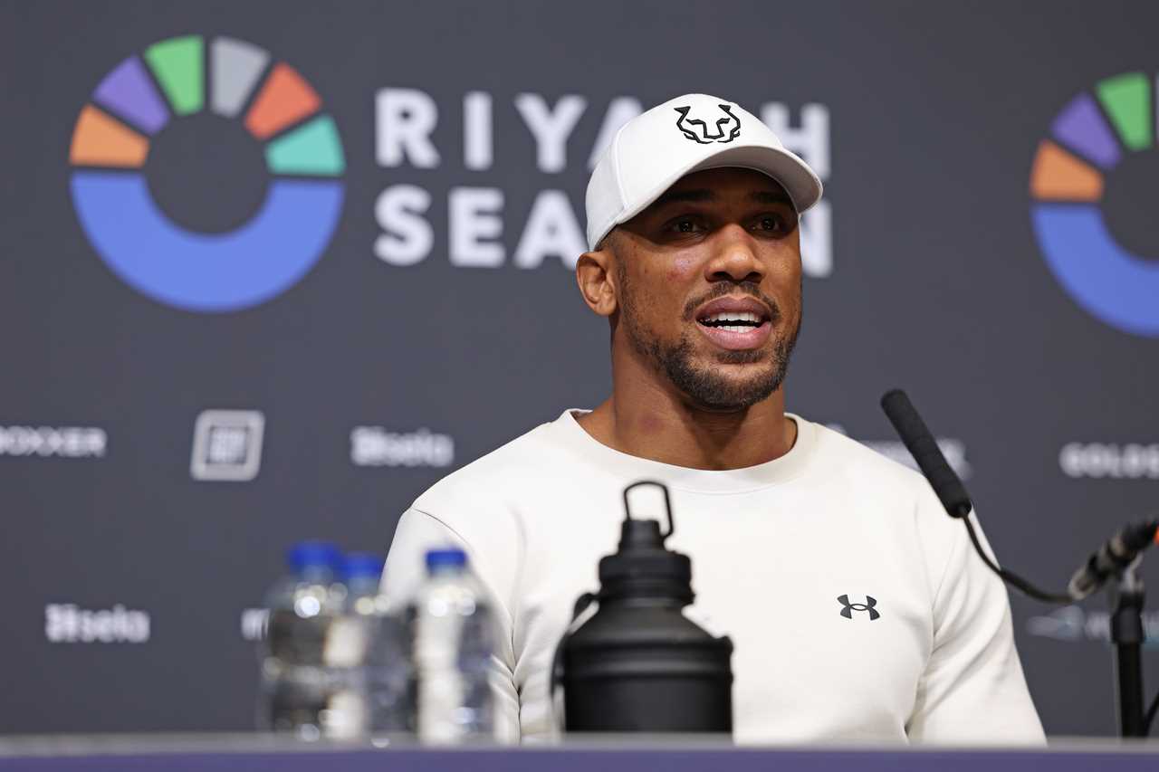 Anthony Joshua Shares Brief Reaction to Tyson Fury's Loss to Oleksandr Usyk