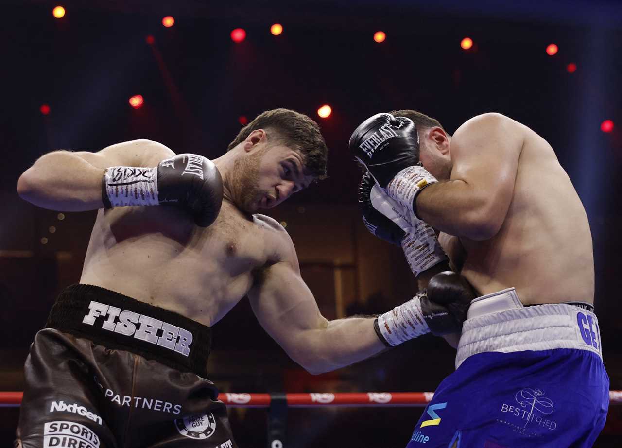 Controversial Win: Dave Allen Robbed of Victory Against Johnny Fisher
