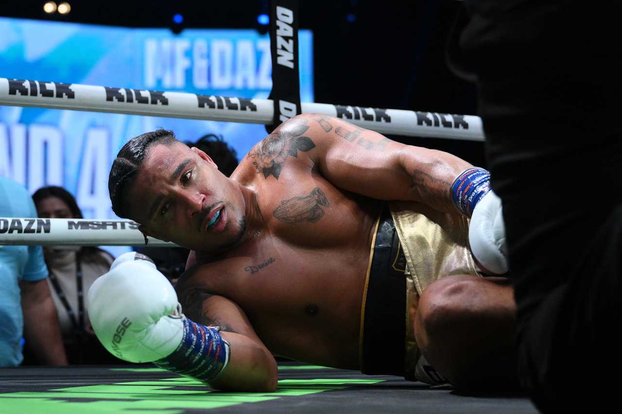 Anthony Taylor Collapses After Loss to Darren Till