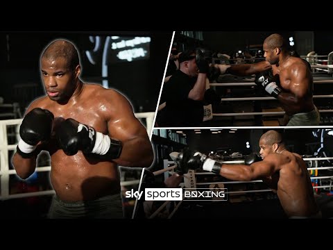 EXCLUSIVE! Daniel Dubois shows INCREDIBLE SPEED and POWER on the pads! 💥