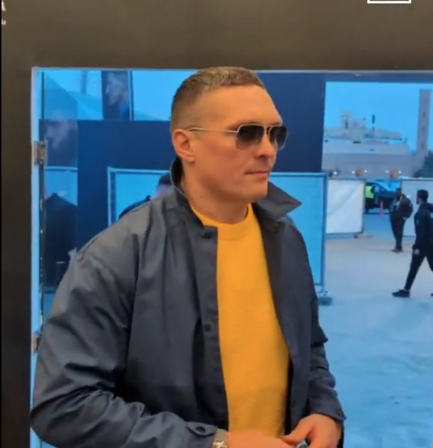 Oleksandr Usyk spotted asking for Anthony Joshua moments after arriving for Beterbiev vs Bivol 2