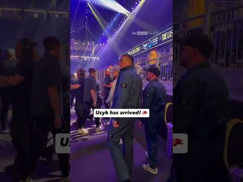 Oleksandr Usyk has ARRIVED for fight night! 🔥