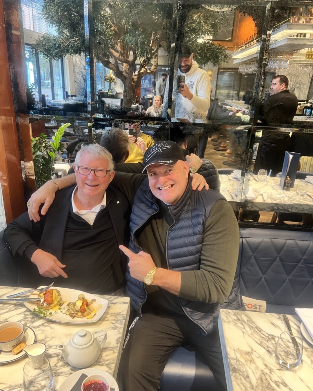 Fans Joke 'Poor Sir Alex Ferguson' After Unexpected Encounter at Breakfast