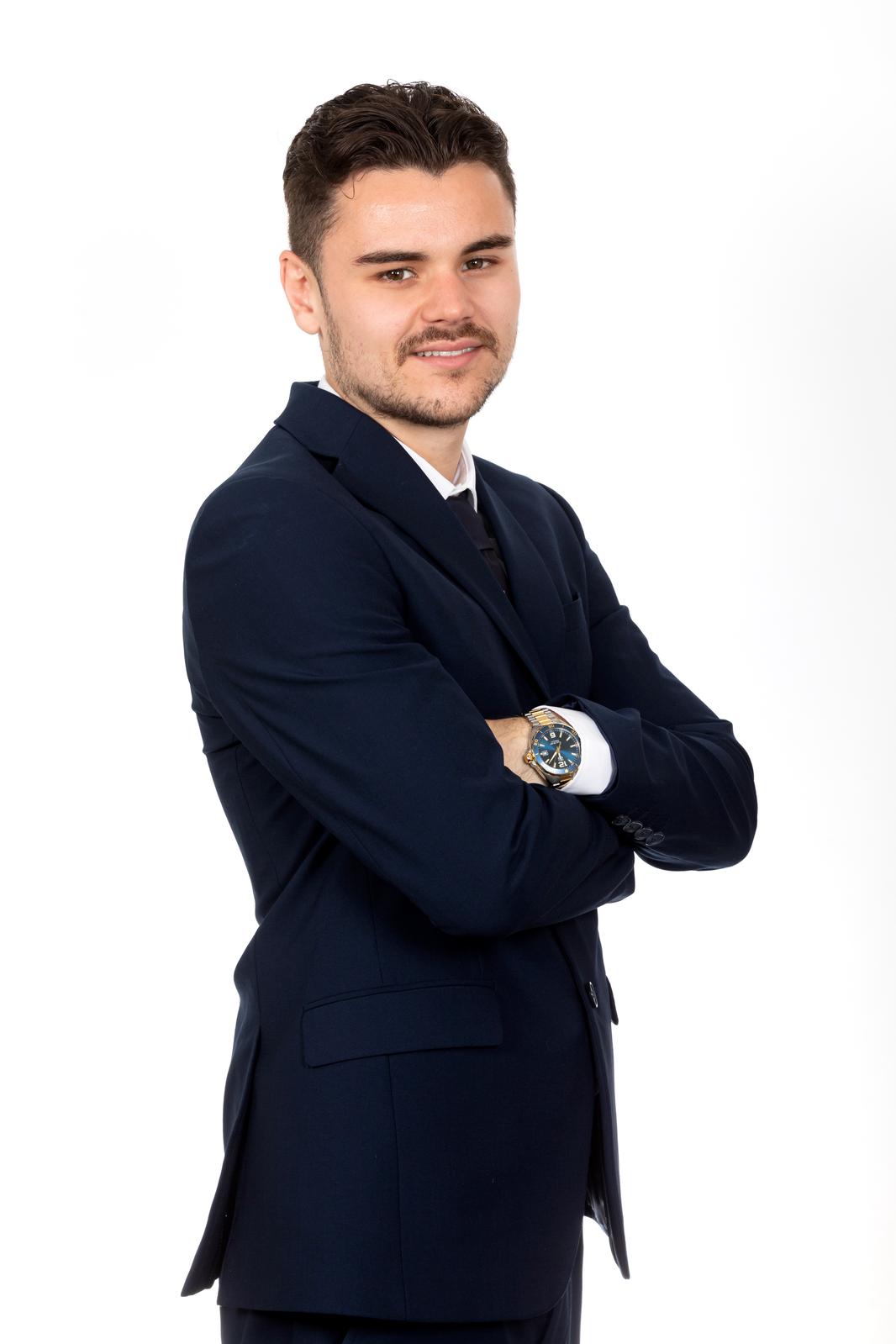 Meet Oscar de la Lawyer, UK’s First Boxer and Solicitor Named After Ring Icon