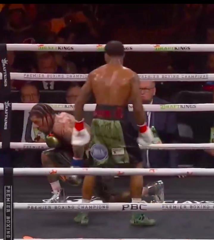 Gervonta Davis blames hair product for taking a knee in controversial draw with Lamont Roach