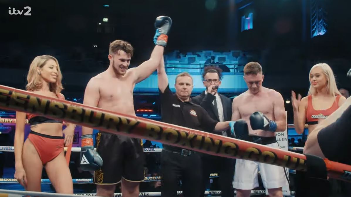 Love Island Star Curtis Pritchard Eyes Boxing Ring with British Legend Training