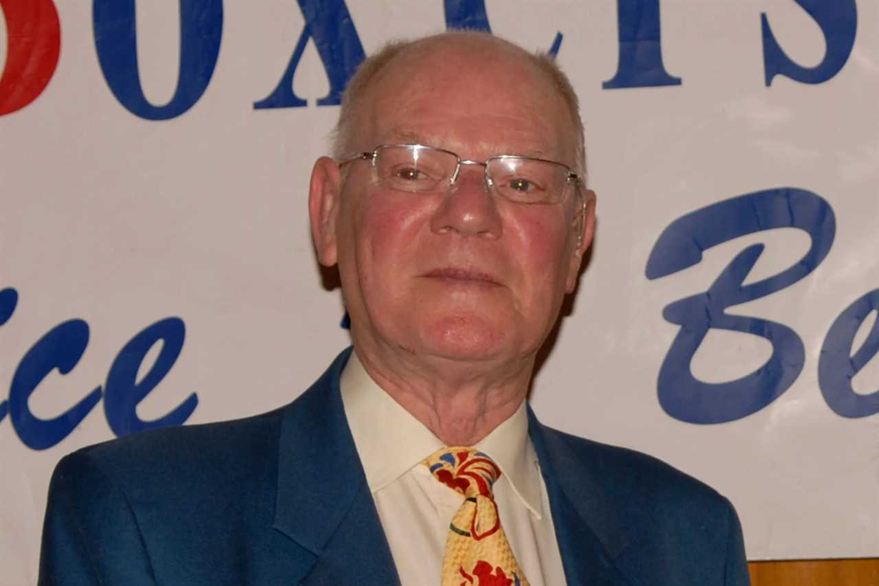 Legendary Scottish Boxer Dick McTaggart Passes Away at 89