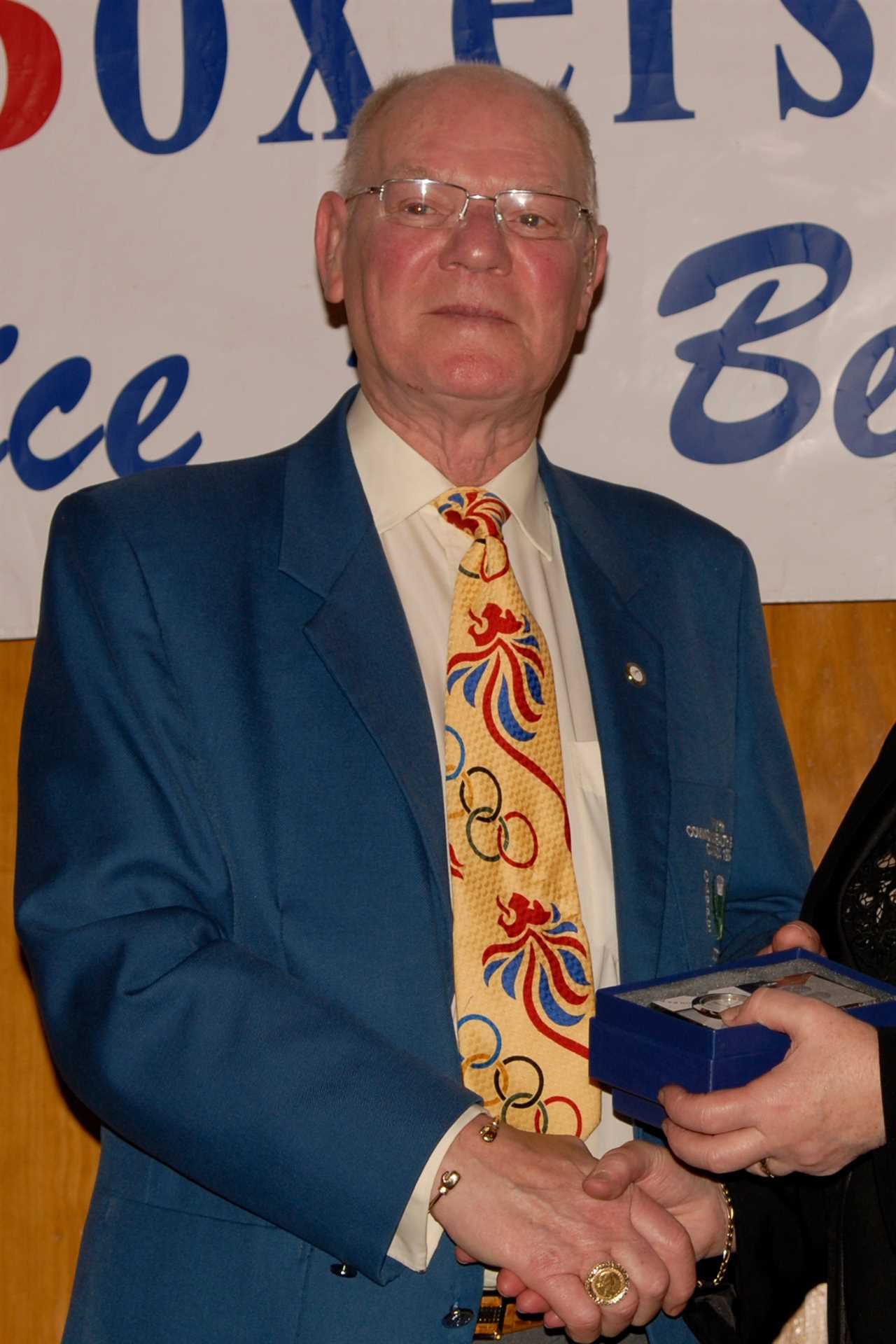 Legendary Scottish Boxer Dick McTaggart Passes Away at 89